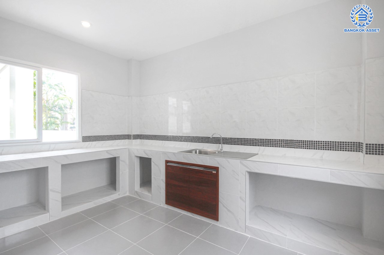 บ้านมือสองตกแต่งใหม่ แบรนด์ Property Perfect ม.เพอร์เฟคเพลส ติดถนนราชพฤกษ์ โซนใกล้สวนและทะเลสาบ เนื้อที่ 66 ตร.ว. ฟังก์ชัน 3 ห้องนอน 3 ห้องน้ำ จอดรถได้ 2 คัน บนทำเลติดถนนราชพฤกษ์ ใกล้วงเวียนพระราม5 และรถไฟฟ้า "สถานีบางรักน้อยท่าอิฐ"